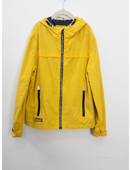 rompe viento amarillo