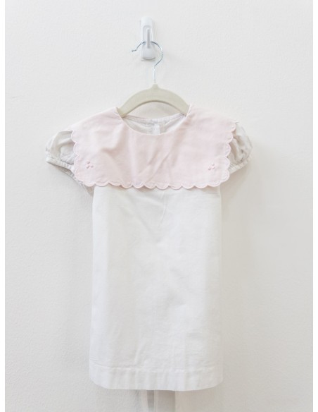 vestido blanco lino cuello rosado