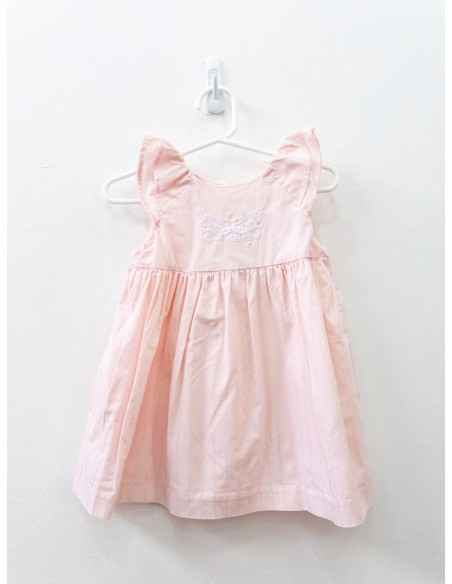 vestido rosado, cisnes bordados blancos