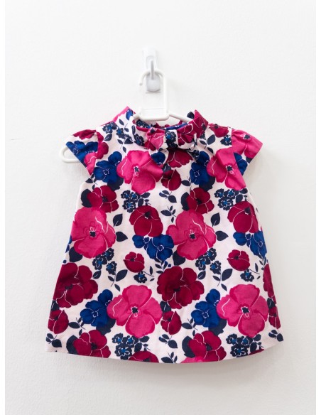 camiseta rsoada conflores fucsias y azules