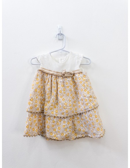 vestido blanco con flores amarillas y beige