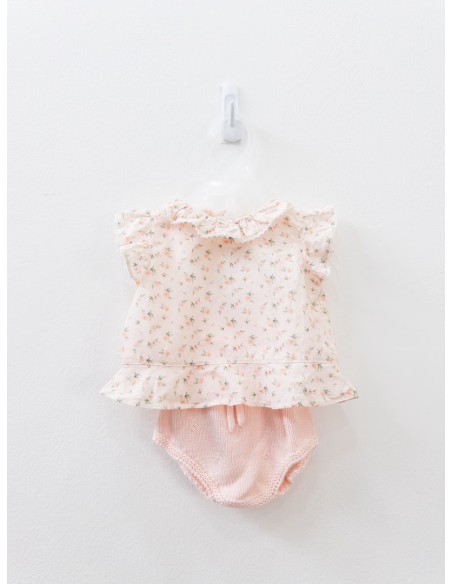 set short rosado de punto y top con florcitas