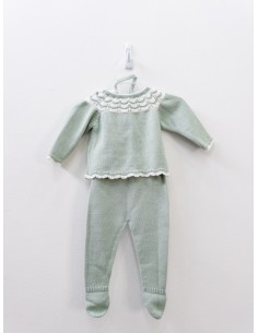 set de punto verde con detalles beige