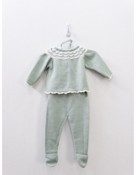 set de punto verde con detalles beige