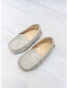 zapatos grises