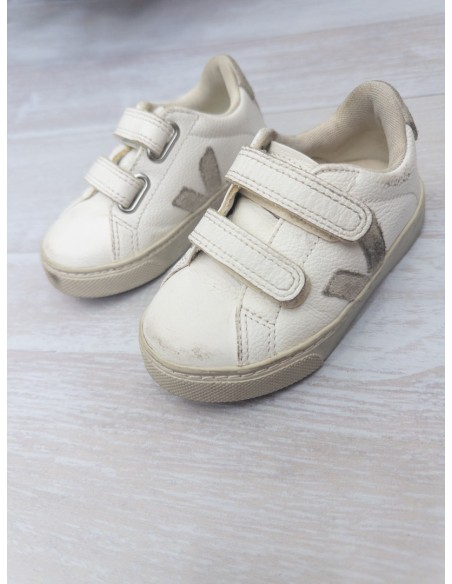blanco con beige. falta uno