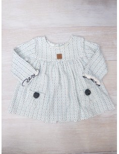 vestido blanco con detalles celestes