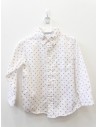 camisa blanca con detalles rojos