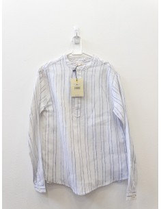 camisa blanca rayas celestes