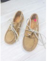 zapatos beige con pasadores