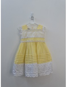 vestido amarillo con bordado blanco