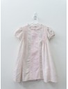 vestido blanco con  flores rosadas y detalles de bolas rosadas