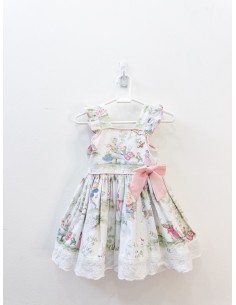 vestido blanco con personajes y filitos rosados