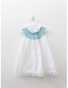 vestido blanco con top turquesa bordado