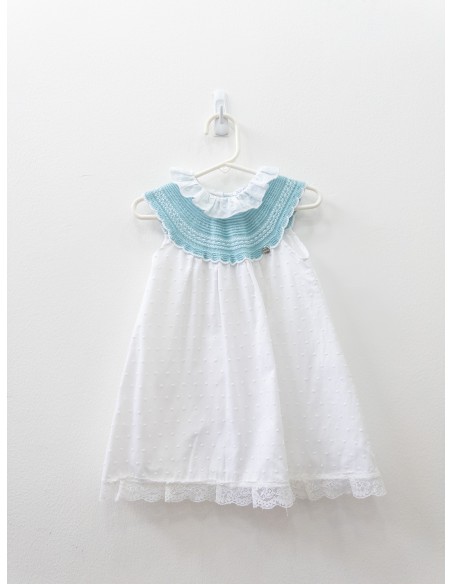 vestido blanco con top turquesa bordado