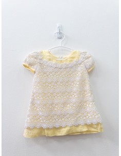 vestido amarillo con bordado blanco