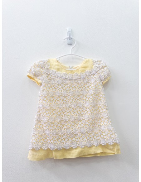 vestido amarillo con bordado blanco