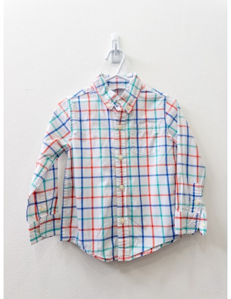 camisa blanca con rayas rojas verdes y azules