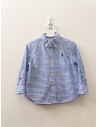 camisa blanca con cuadros azules