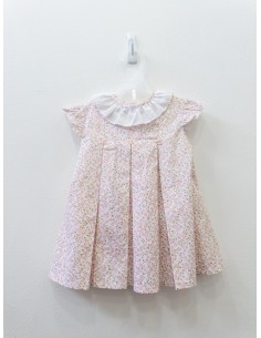 vestido blanco con flores rosadas