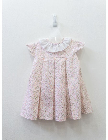 vestido blanco con flores rosadas