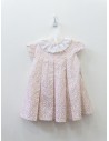 vestido blanco con flores rosadas