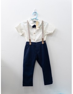 set pantalon azul y camisa beige con corbatin