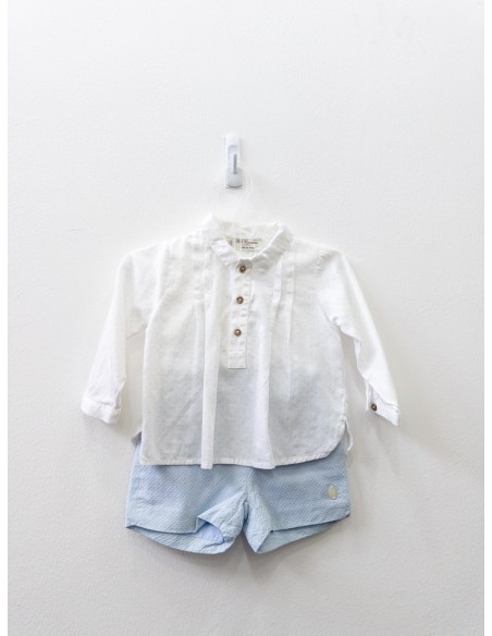 set camisa blanca de puntos celestes y short celeste