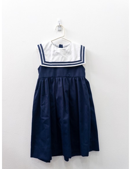 vestido azul con cuello blanco