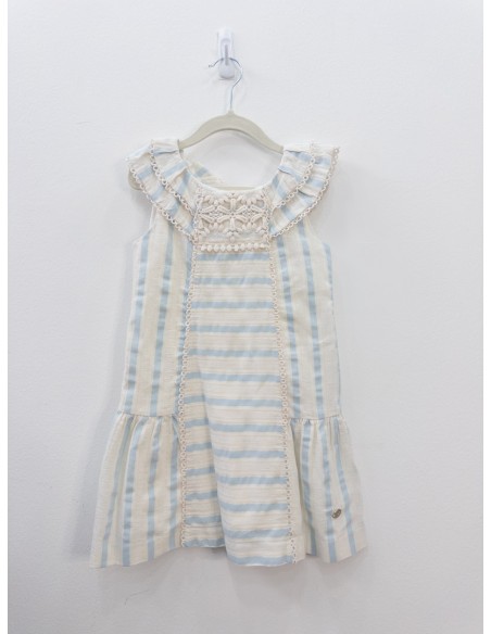 vestido beige con rayas celestes