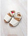 sandalias blancas