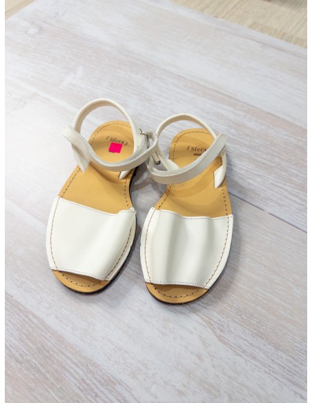 sandalias blancas