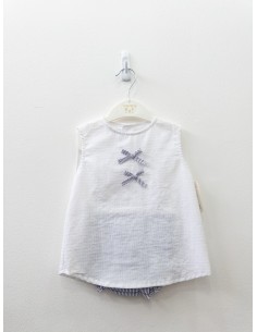 set short rayas azules y top blanco con lazos rayas azules