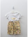 set short amarillo con mariposas y top con tortuga