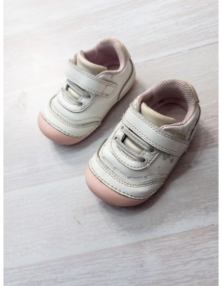 sneakers blancos con rosados