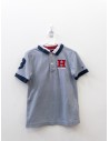 polo gris y roja