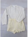 set short amarillo patito y camisa manga larga blanca
