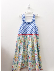 vestido flores y top rayas azules