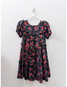 vestido negro con flores rojas y rosadas