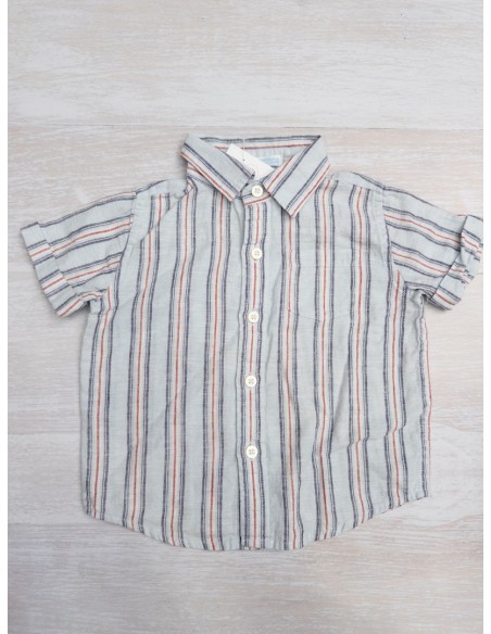 camisa manga corta celeste con lineas rojas y azules