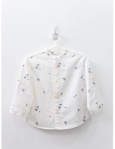 camisa blanca con palmeras negras