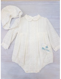 enterizo blanco con bordados, con sombrero