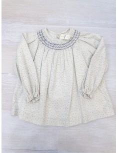 vestido gris con puntitos grises, manga larga