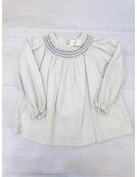 vestido gris con puntitos grises, manga larga