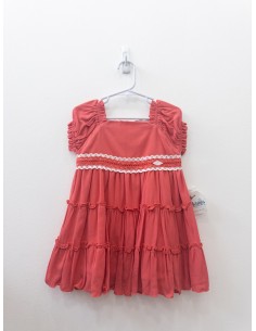 vestido rosa fresa con detalles en pecho