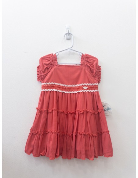 vestido rosa fresa con detalles en pecho