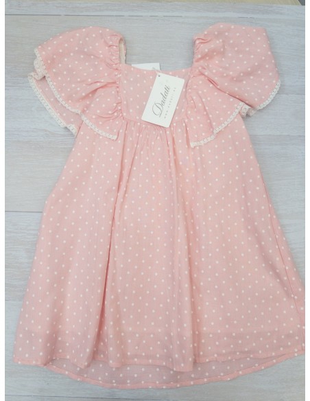 vestido rosado con puntos blancos