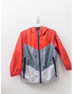 impermeable rojo con gris