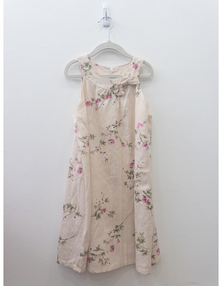 vestido beige con flores rosadas