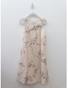 vestido beige con flores rosadas